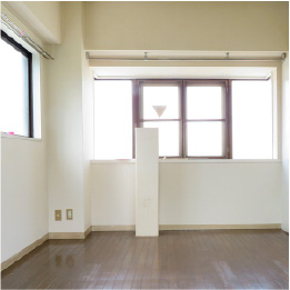 床材のフロアタイルで室内の雰囲気を一新before写真